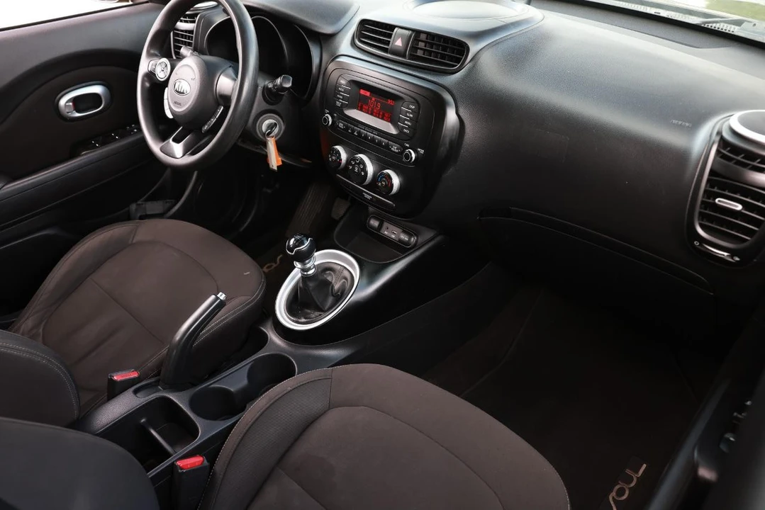 2016 Kia Soul - Image 16 of 21
