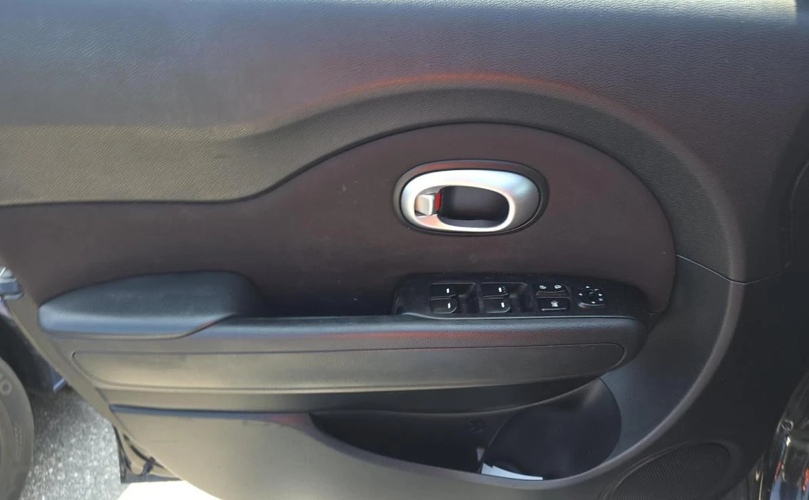 2016 Kia Soul - Image 9 of 14