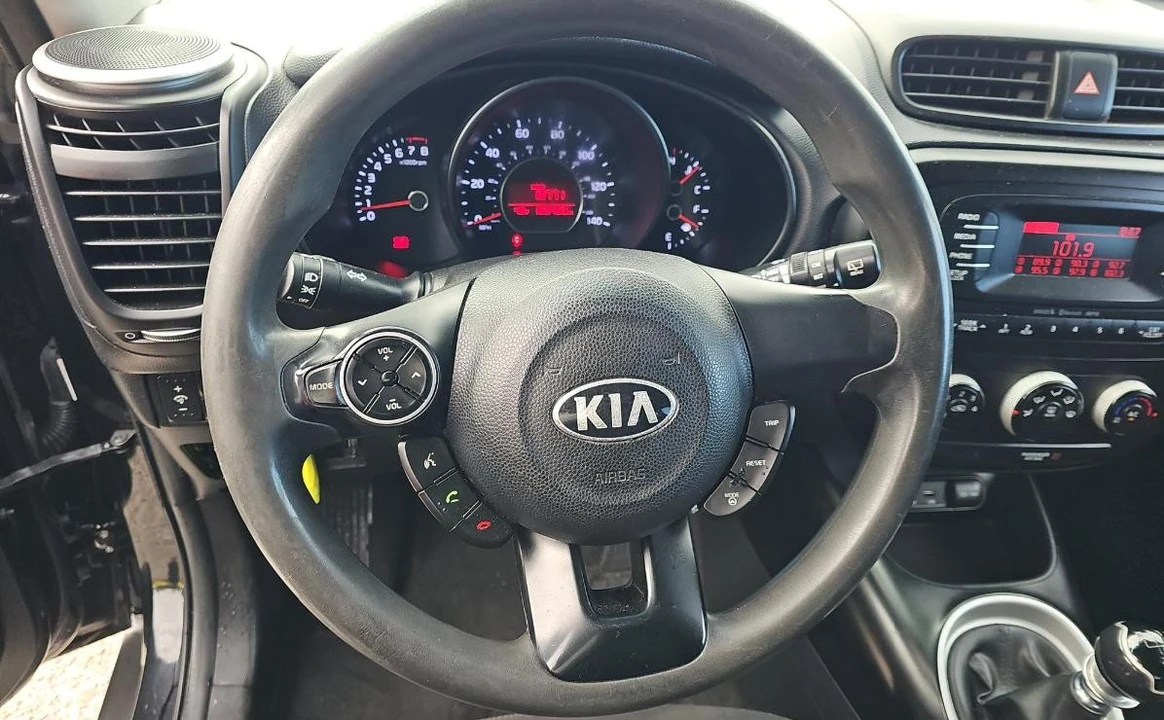 2016 Kia Soul - Image 10 of 14