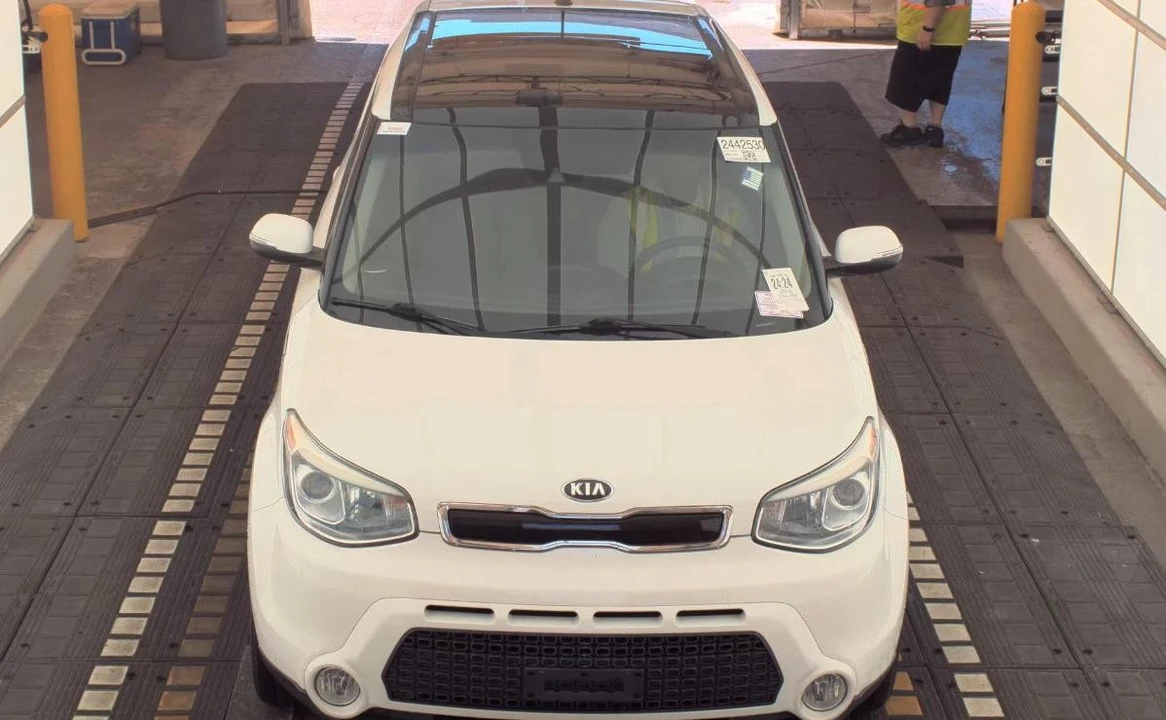 2016 Kia Soul - Image 2 of 14