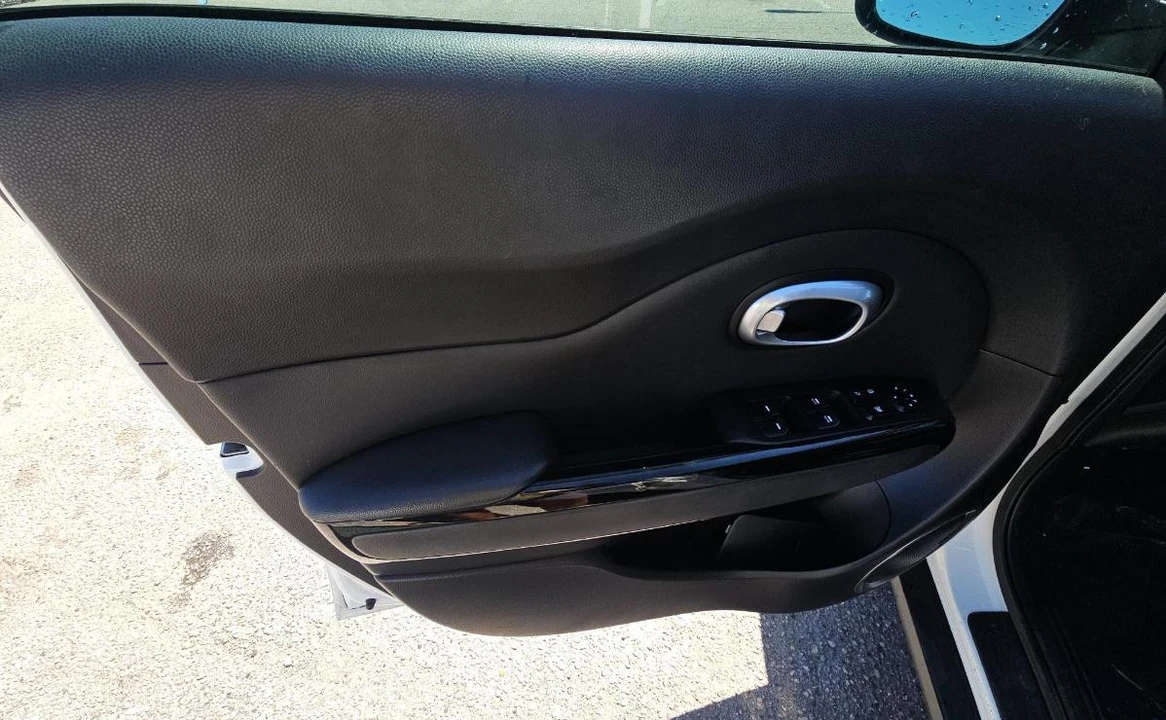 2016 Kia Soul - Image 9 of 14