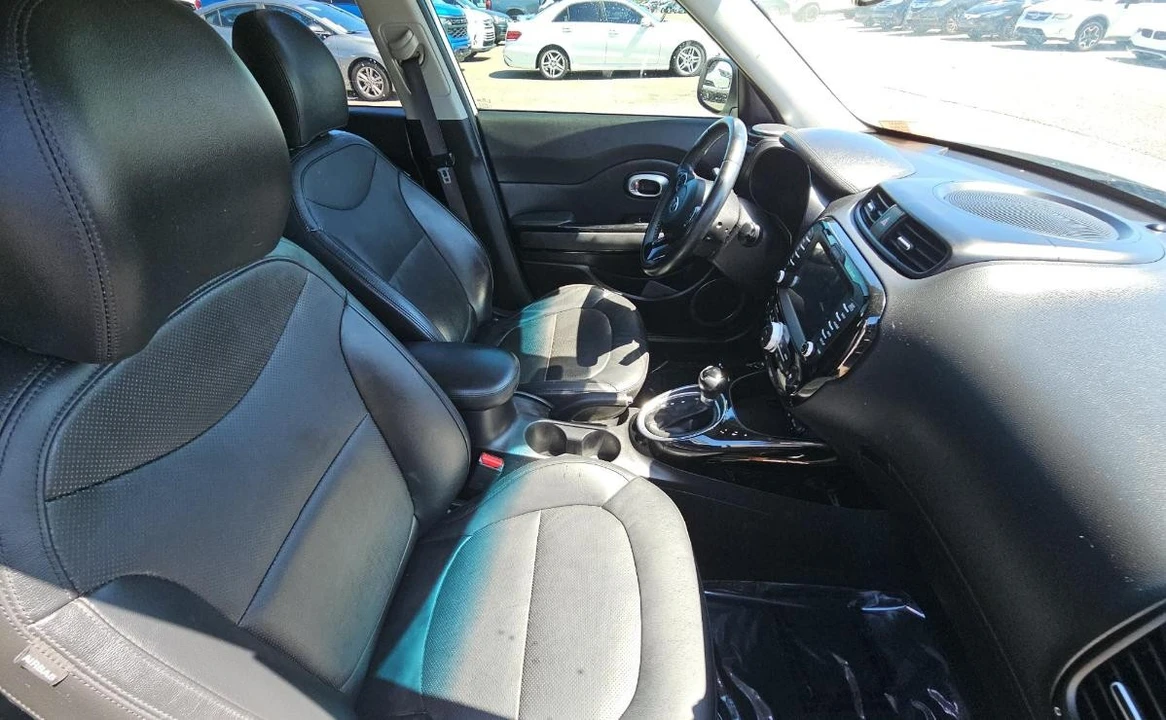 2016 Kia Soul - Image 8 of 14