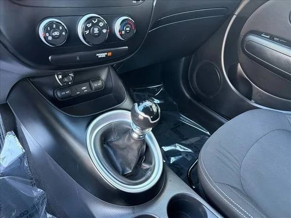 2016 Kia Soul - Image 19 of 21