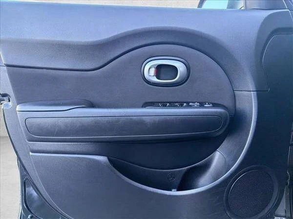 2016 Kia Soul - Image 10 of 21