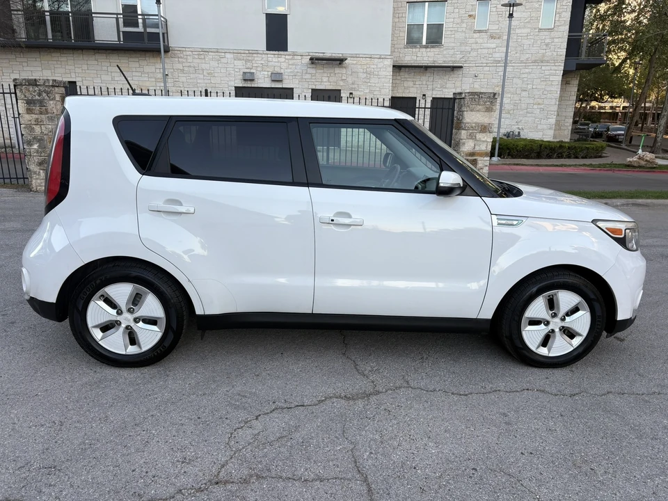 2016 Kia Soul - Image 10 of 24