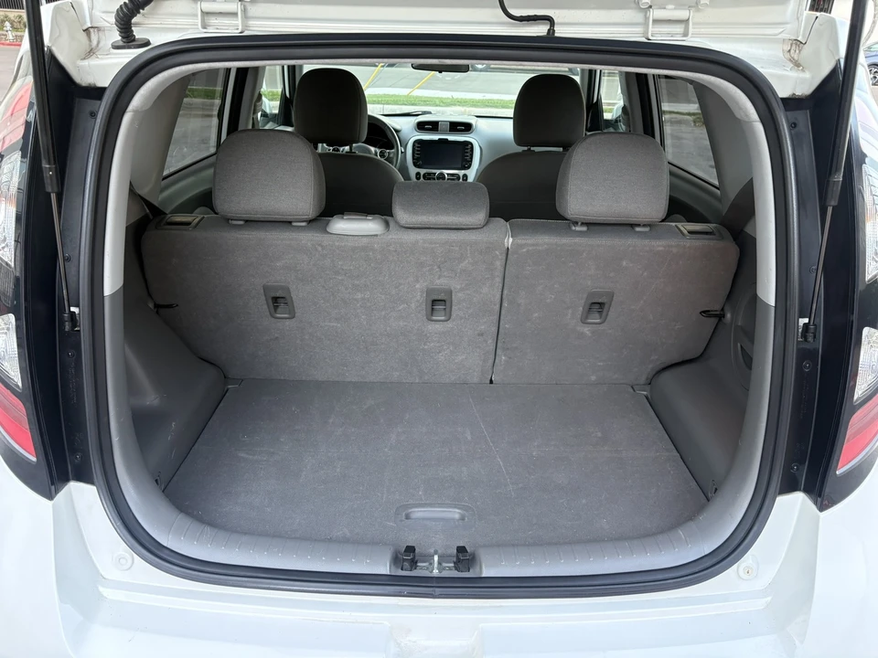 2016 Kia Soul - Image 14 of 24