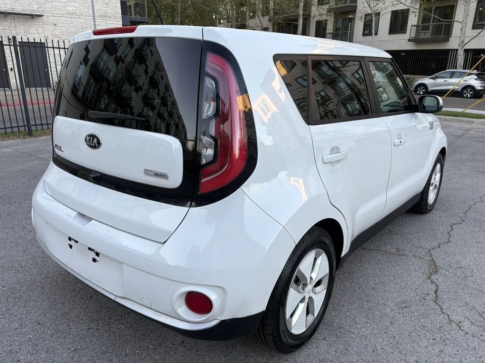 2016 Kia Soul - Image 9 of 24