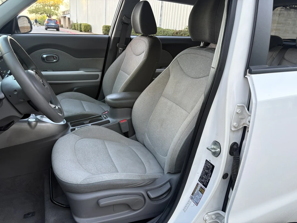 2016 Kia Soul - Image 15 of 24