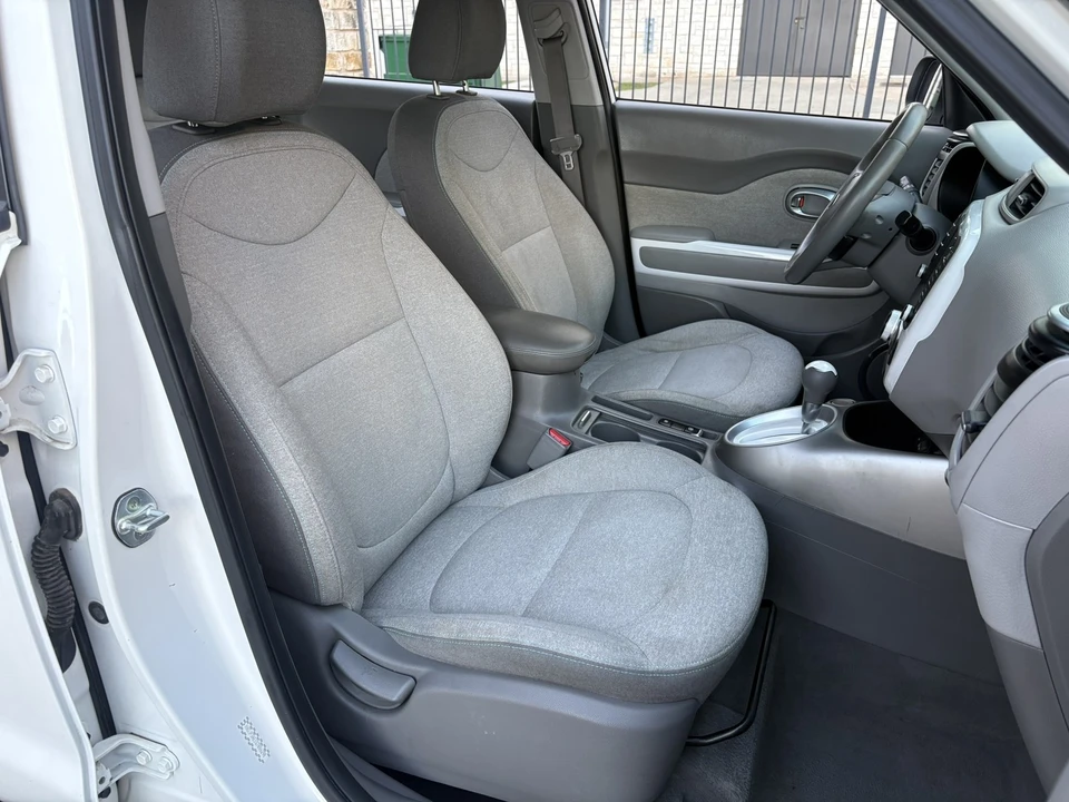 2016 Kia Soul - Image 17 of 24