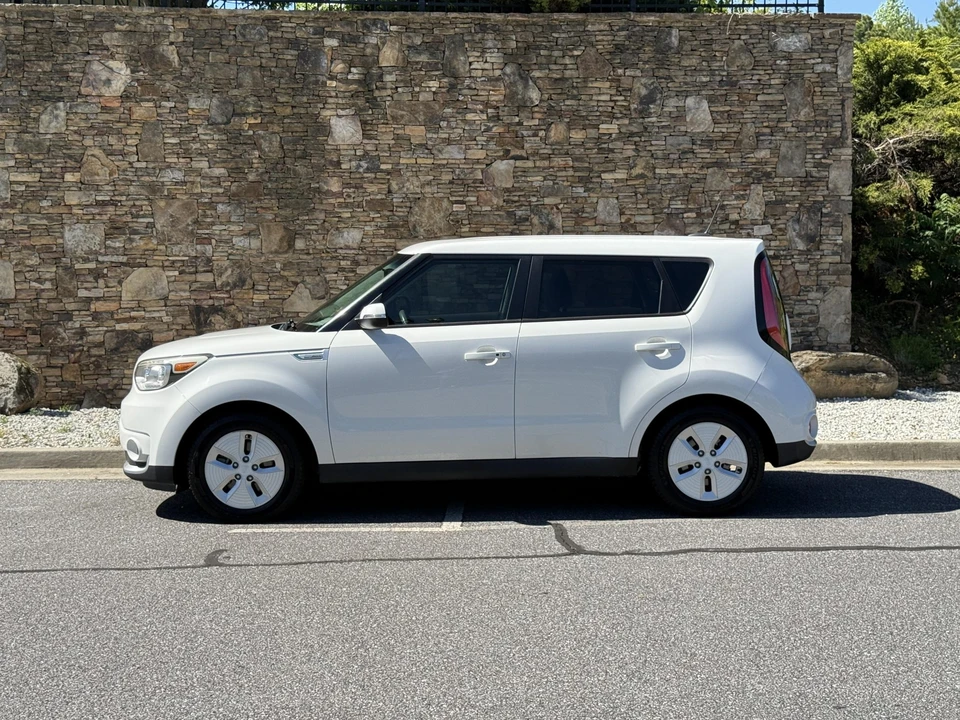 2016 Kia Soul - Image 11 of 31