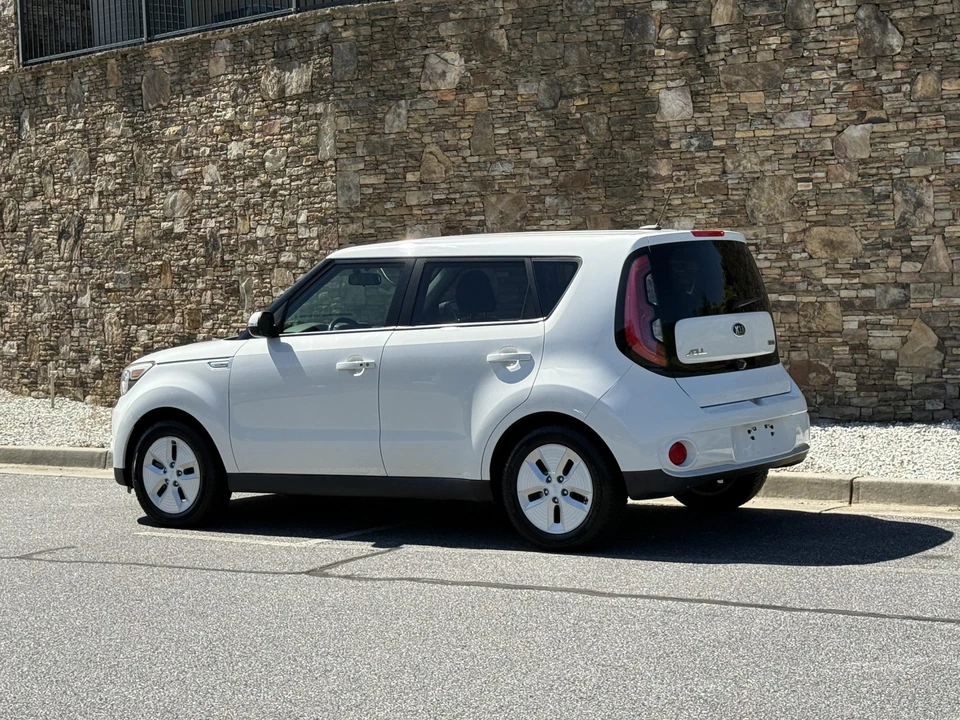 2016 Kia Soul - Image 12 of 31
