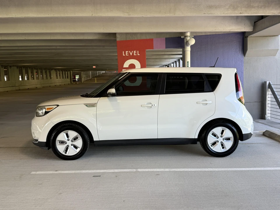 2016 Kia Soul - Image 24 of 31