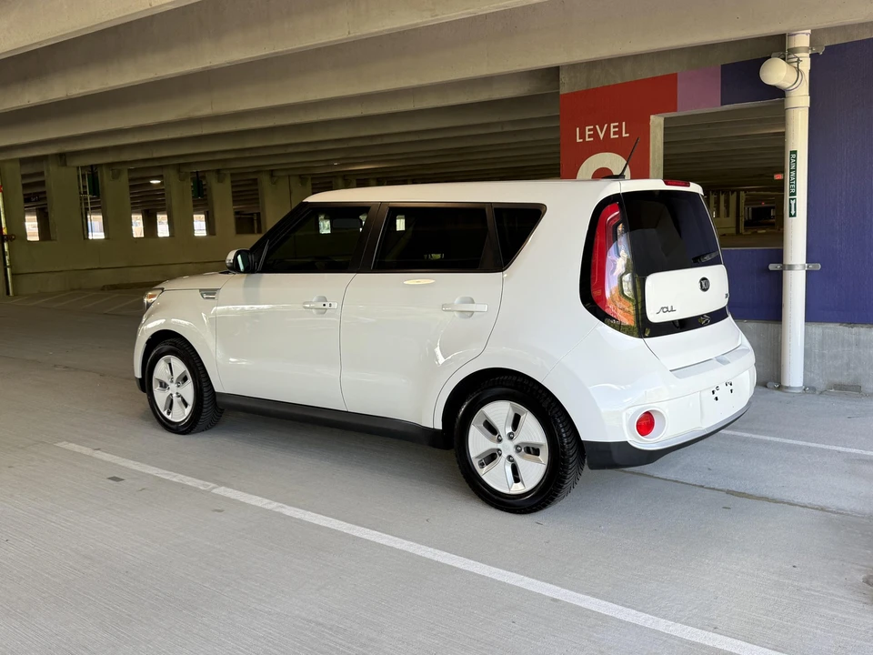 2016 Kia Soul - Image 25 of 31