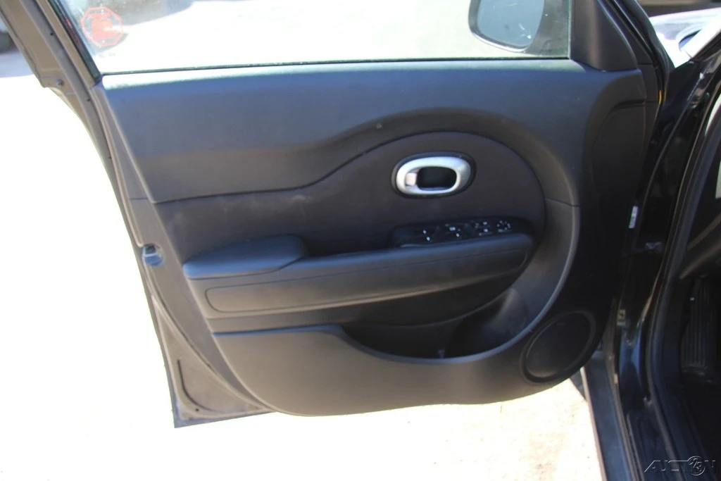 2016 Kia Soul - Image 13 of 21