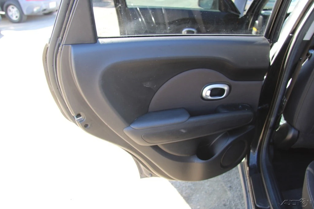 2016 Kia Soul - Image 19 of 21