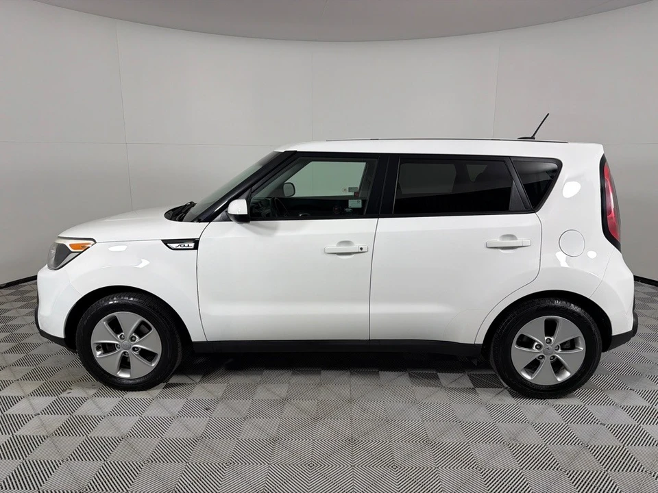 2016 Kia Soul - Image 8 of 12