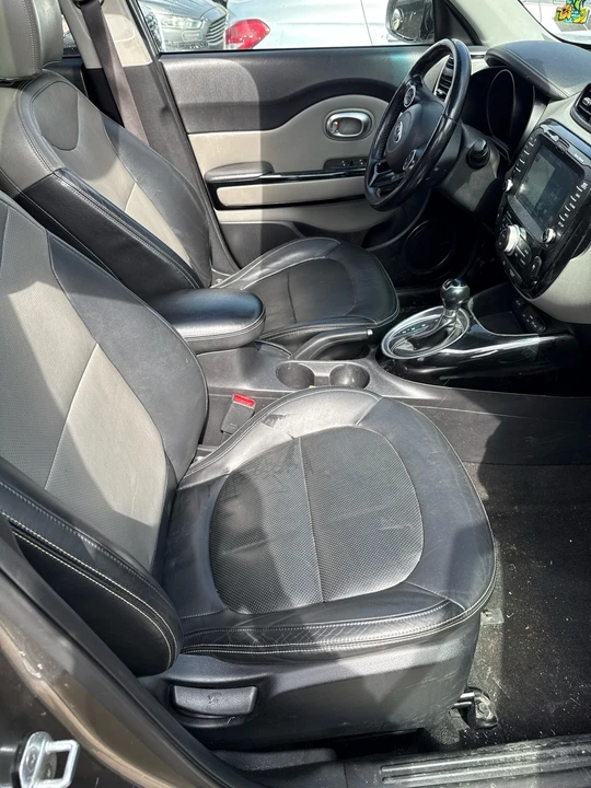 2016 Kia Soul - Image 12 of 17