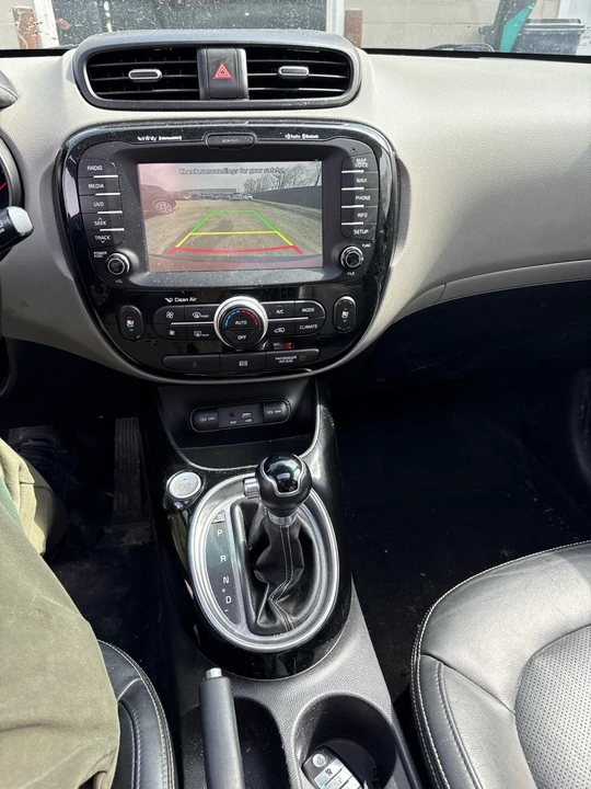 2016 Kia Soul - Image 14 of 17
