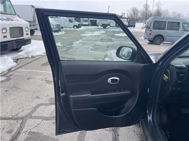 2016 Kia Soul - Image 17 of 21