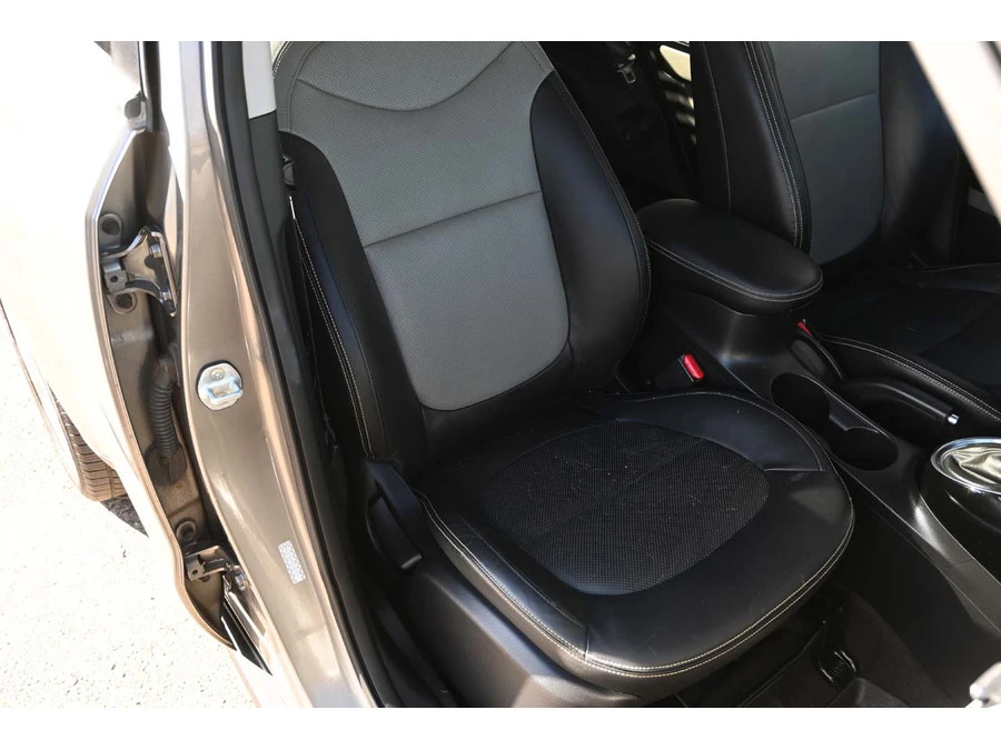 2016 Kia Soul - Image 16 of 21