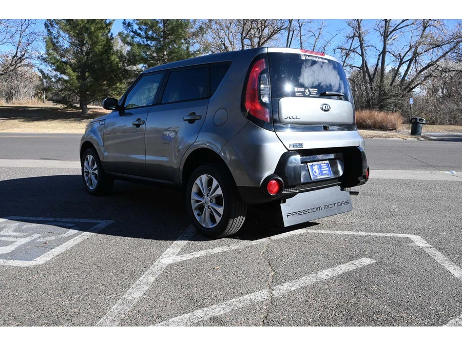 2016 Kia Soul - Image 8 of 12