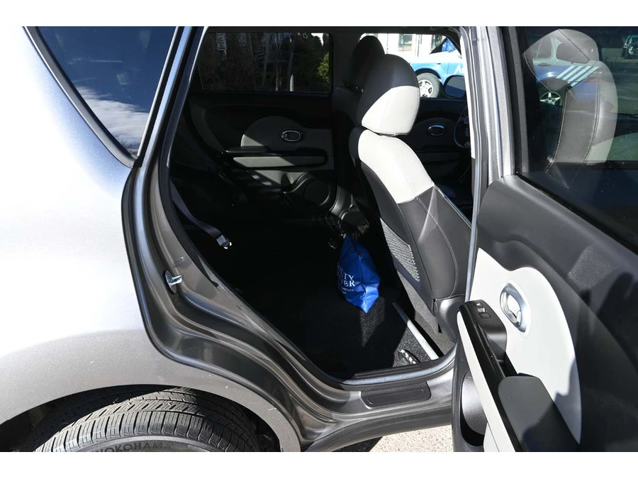 2016 Kia Soul - Image 17 of 21
