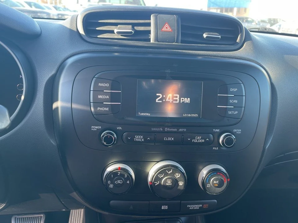 2016 Kia Soul - Image 16 of 21