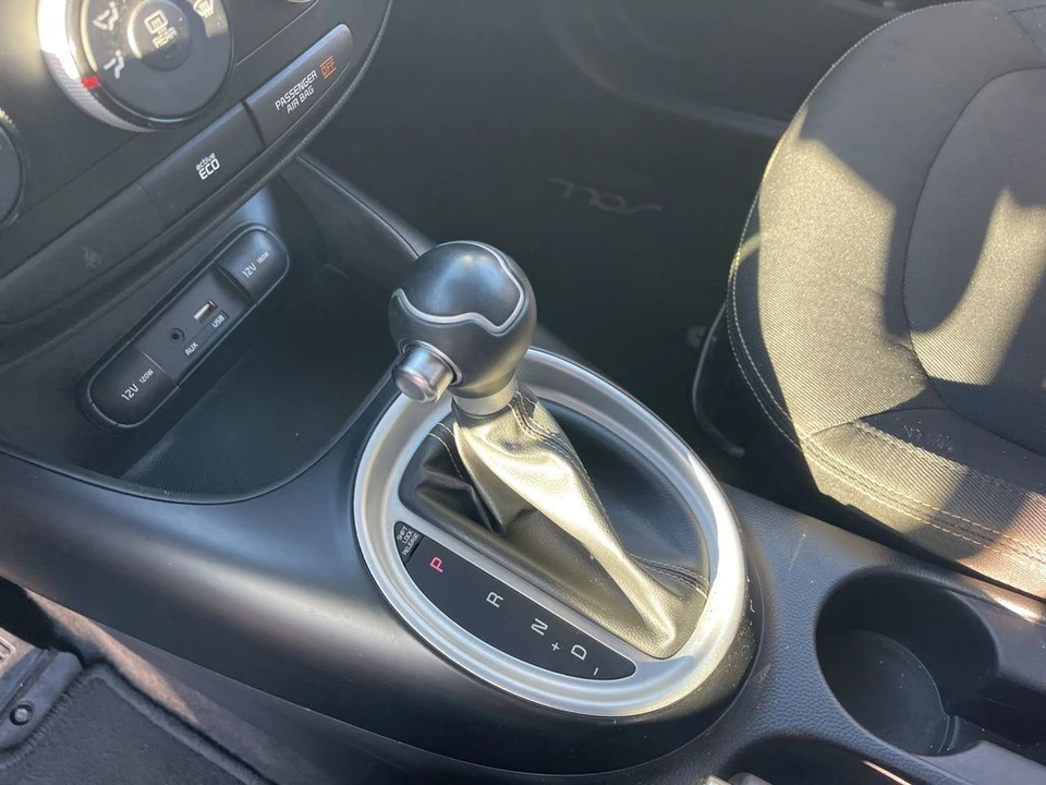 2016 Kia Soul - Image 15 of 21