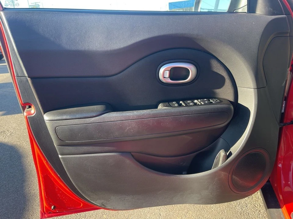 2016 Kia Soul - Image 9 of 21
