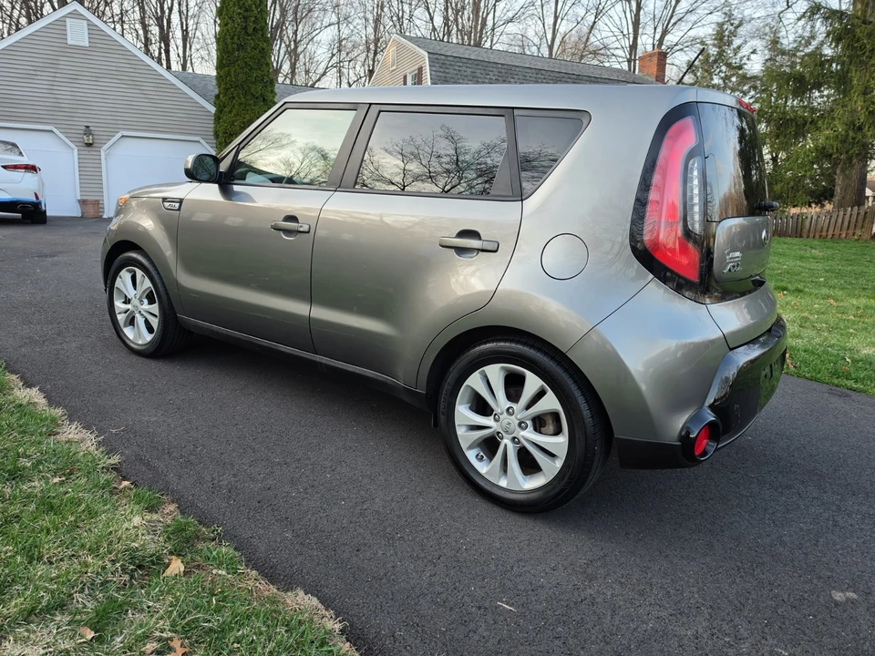 2016 Kia Soul - Image 6 of 10