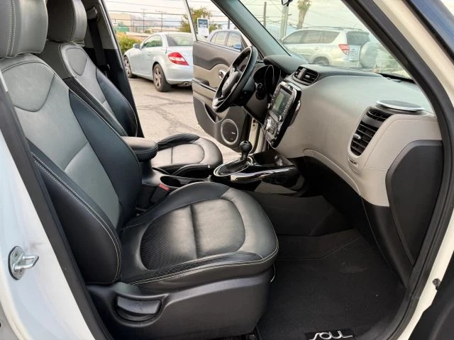 2016 Kia Soul - Image 13 of 18
