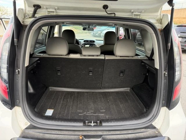 2016 Kia Soul - Image 11 of 18