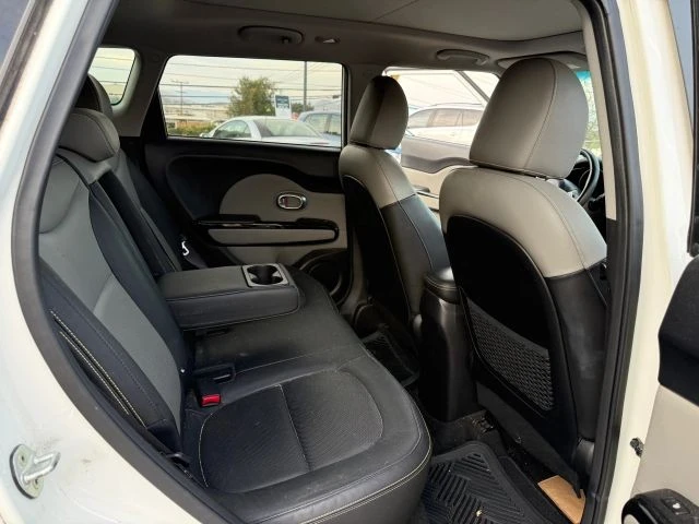 2016 Kia Soul - Image 12 of 18