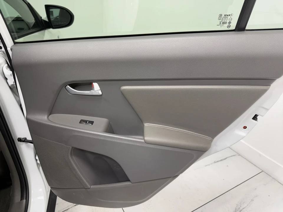 2016 Kia Sportage - Image 18 of 21