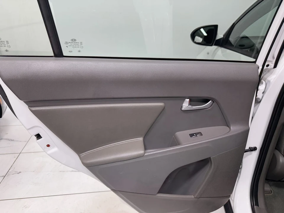 2016 Kia Sportage - Image 14 of 21