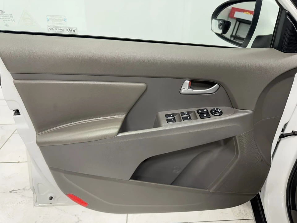 2016 Kia Sportage - Image 9 of 21