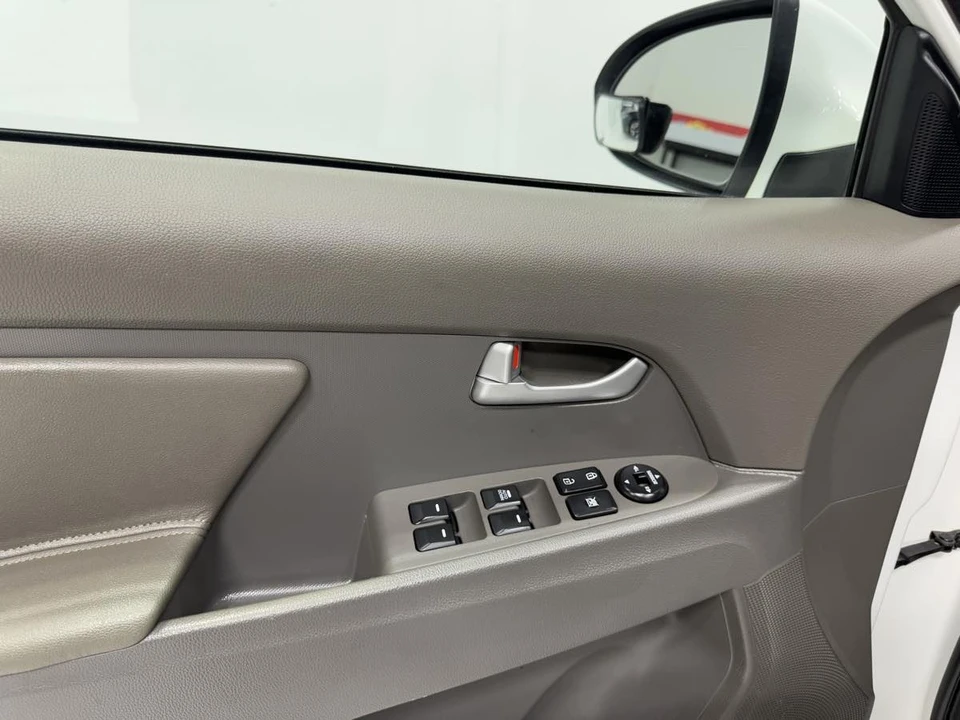 2016 Kia Sportage - Image 10 of 21