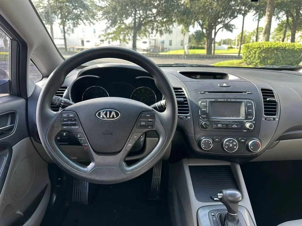2016 Kia Forte - Image 6 of 10