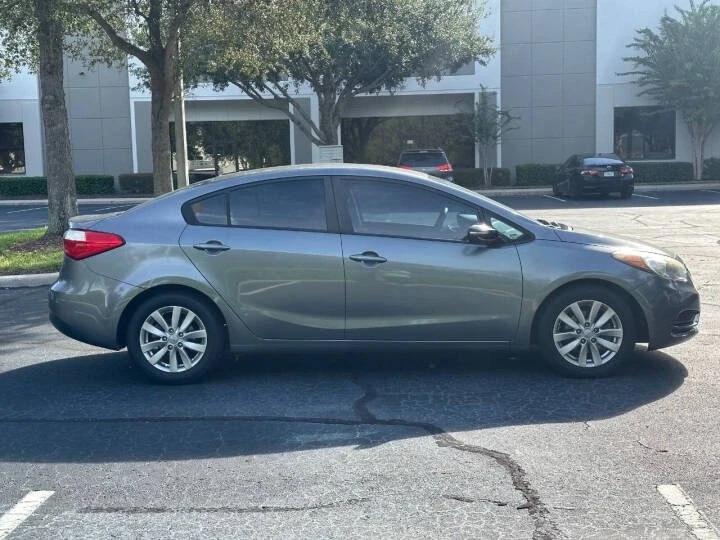 2016 Kia Forte - Image 5 of 10