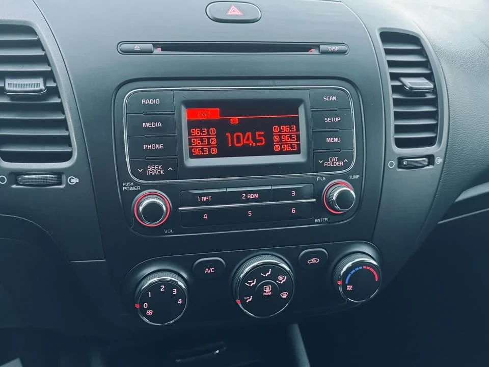 2016 Kia Forte - Image 8 of 13