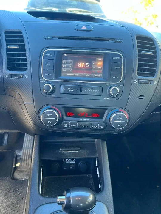 2016 Kia Forte - Image 5 of 8