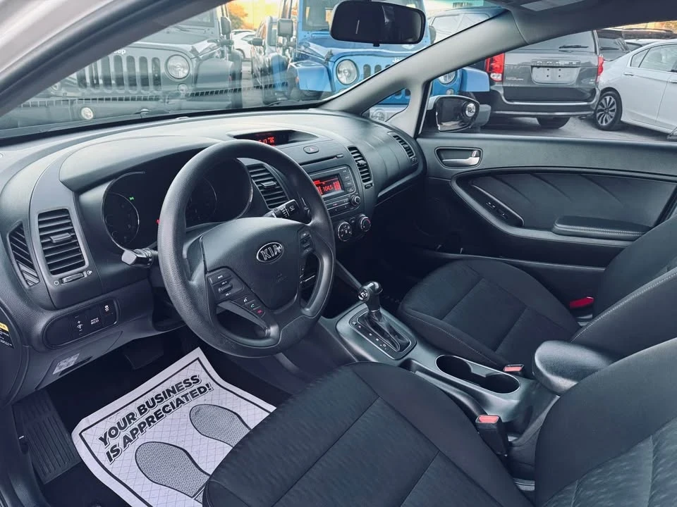 2016 Kia Forte - Image 5 of 13