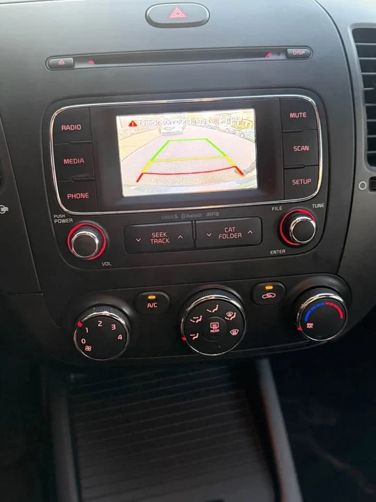 2016 Kia Forte - Image 10 of 13