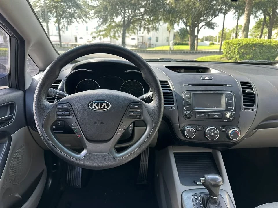 2016 Kia Forte - Image 6 of 10
