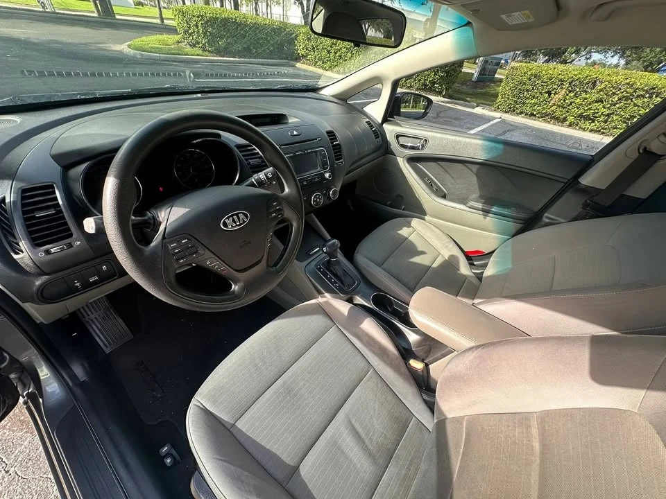 2016 Kia Forte - Image 9 of 10