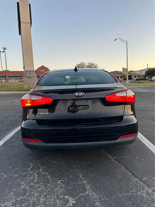 2016 Kia Forte - Image 4 of 10