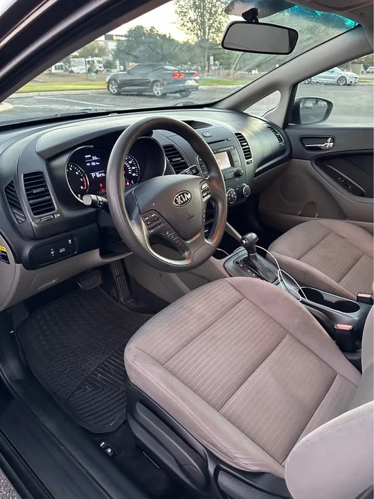 2016 Kia Forte - Image 7 of 10