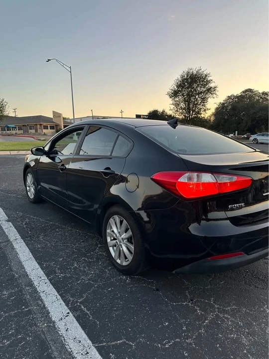 2016 Kia Forte - Image 5 of 10