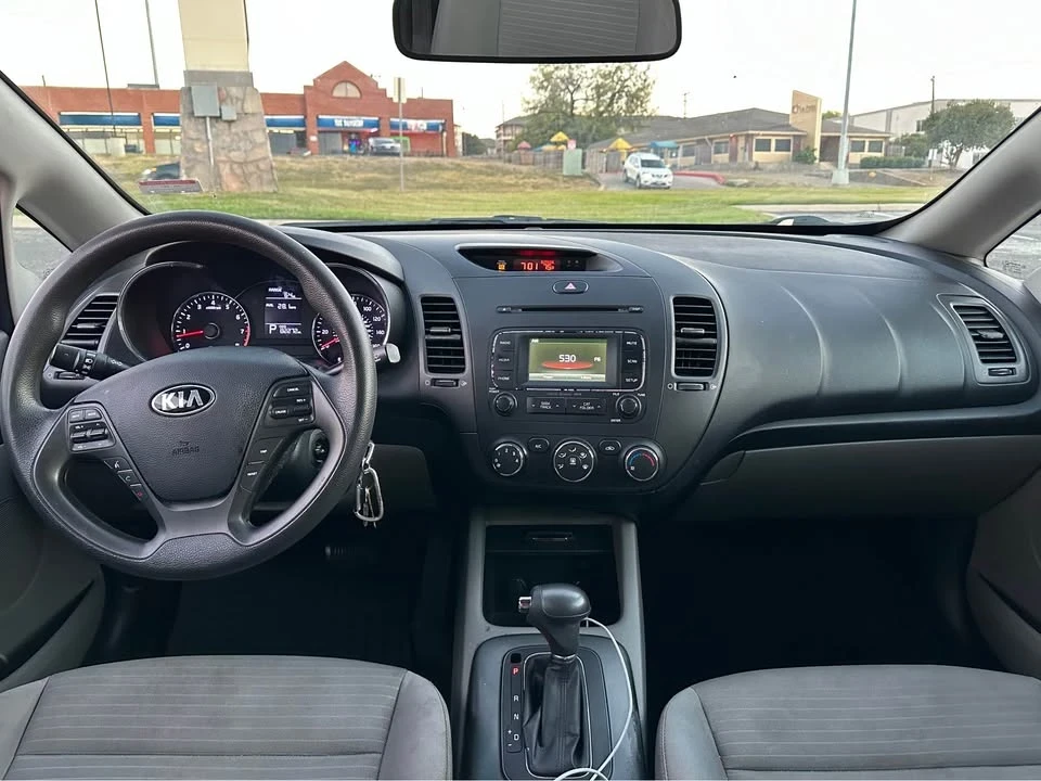 2016 Kia Forte - Image 8 of 10