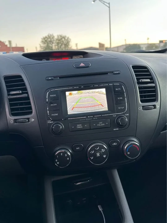 2016 Kia Forte - Image 9 of 10